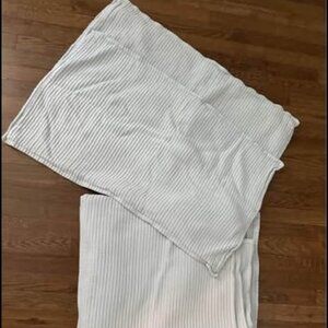 PARACHUTE Home FULL/QUEEN Pebble Grey Matelasse Coverlet Set. 2 KING Shams